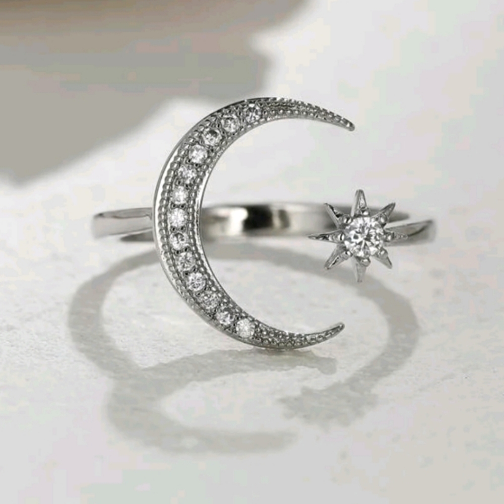 🌙 Moon and Star Adjustable Ring.